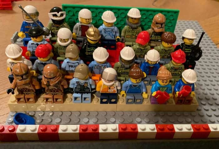 Tribüne aus Lego an der Build n Race