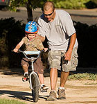 Mit Papa Radfahren lernen