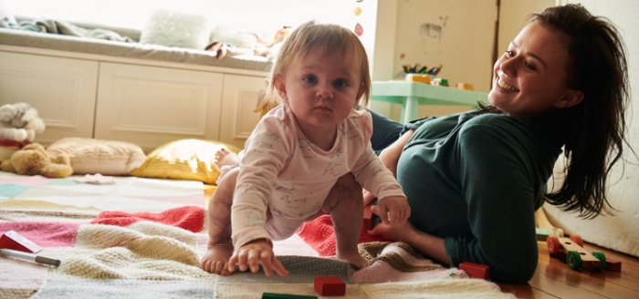 Mutter mit Baby nach Meningokokken-Sepsis Mutter mit Baby nach Meningokokken-Sepsis