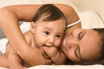 Umfrage - Baby im Bett Umfrage - Baby im Bett