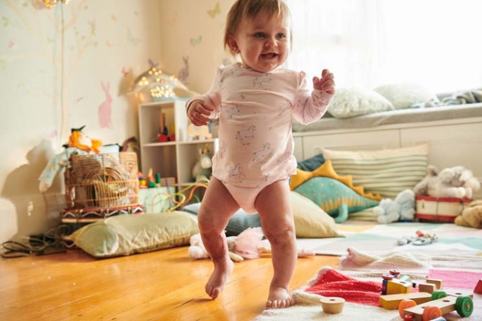 Meningokokken Baby spielt Meningokokken Baby spielt