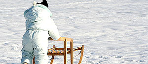 Schnee und Rodel: auf die Piste! Fertig! Los!