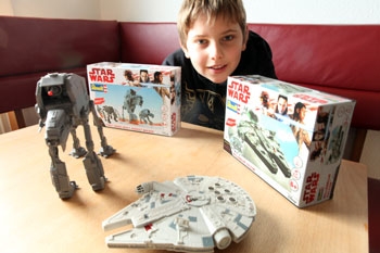 Star Wars Millenium Falcon und Assault Walker von Revell im Test