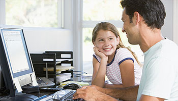 Home Office - Immer wünschen sich von zu Haus zu arbeiten Home Office - Immer wünschen sich von zu Haus zu arbeiten