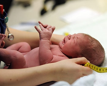 Risiko Kaiserschnitt - Was der Kaiserschnitt für Kind, Mutter und Vater zur Folge hat