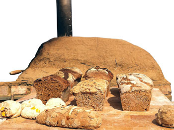 Lehmofen bauen: so sieht das fertig gebackene Brot aus