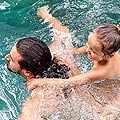 Schwimmen lernen: darauf müssen Väter achten