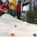 Ostereier kullern begeistert junge und auch ltere Kinder.